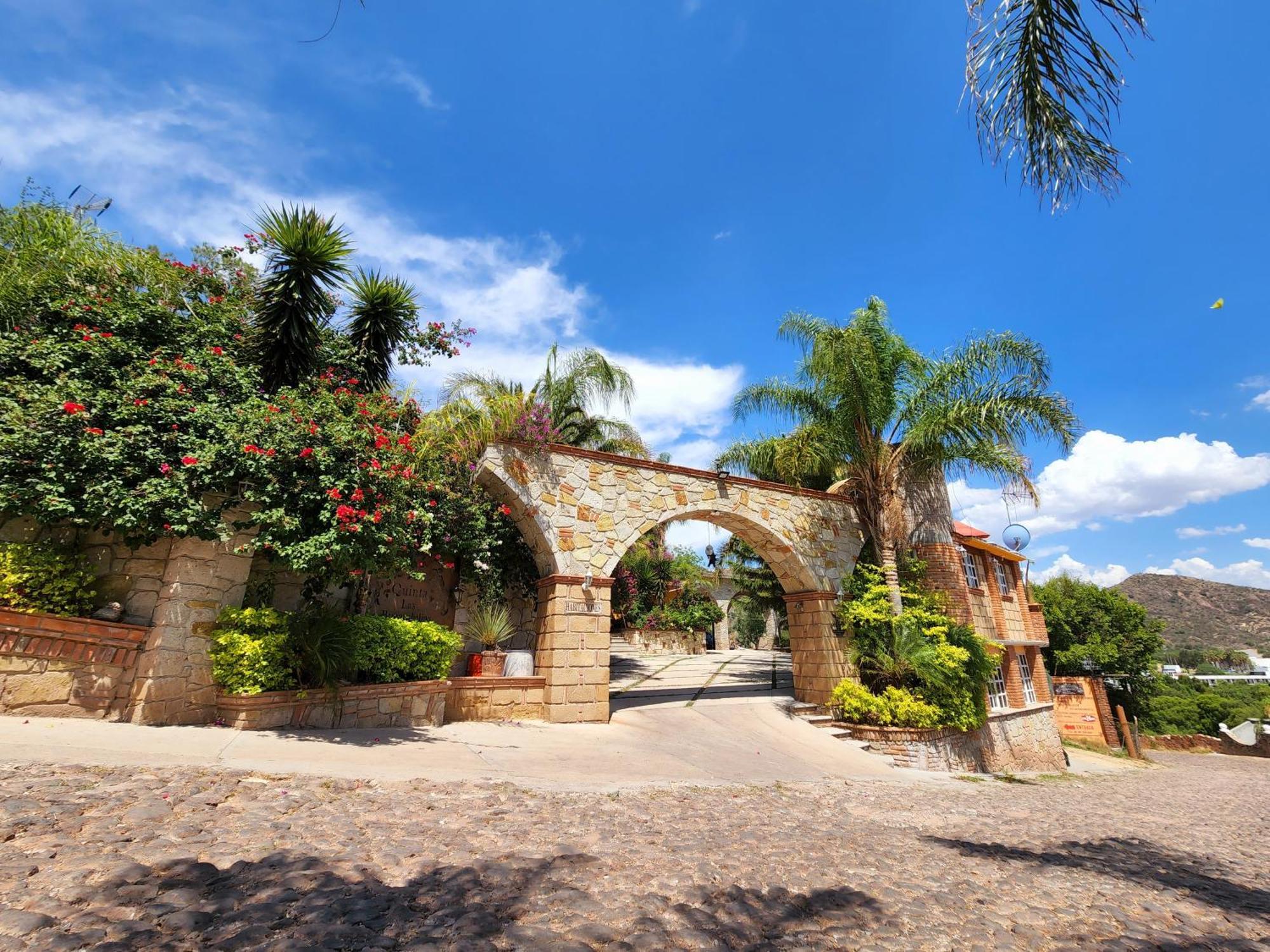 Quinta Las Bugambilias Hotel Tecozautla Bagian luar foto